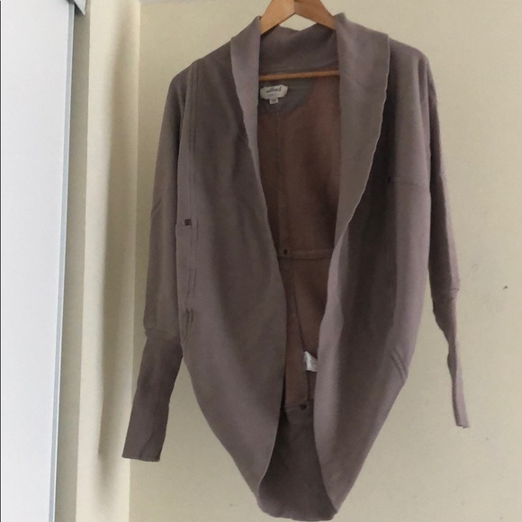 Wilfred Sweater Shrug in Black and Light Taupe - Picture 4 of 7